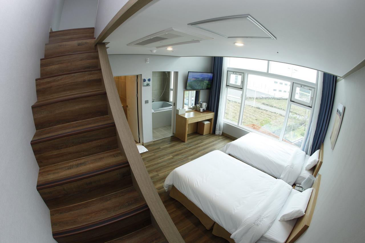Casa De Vivaldi Hotel Сеогвипо Екстериор снимка