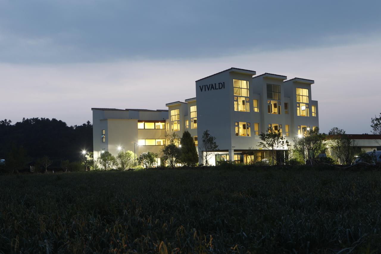 Casa De Vivaldi Hotel Сеогвипо Екстериор снимка