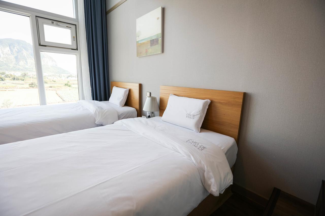 Casa De Vivaldi Hotel Сеогвипо Екстериор снимка