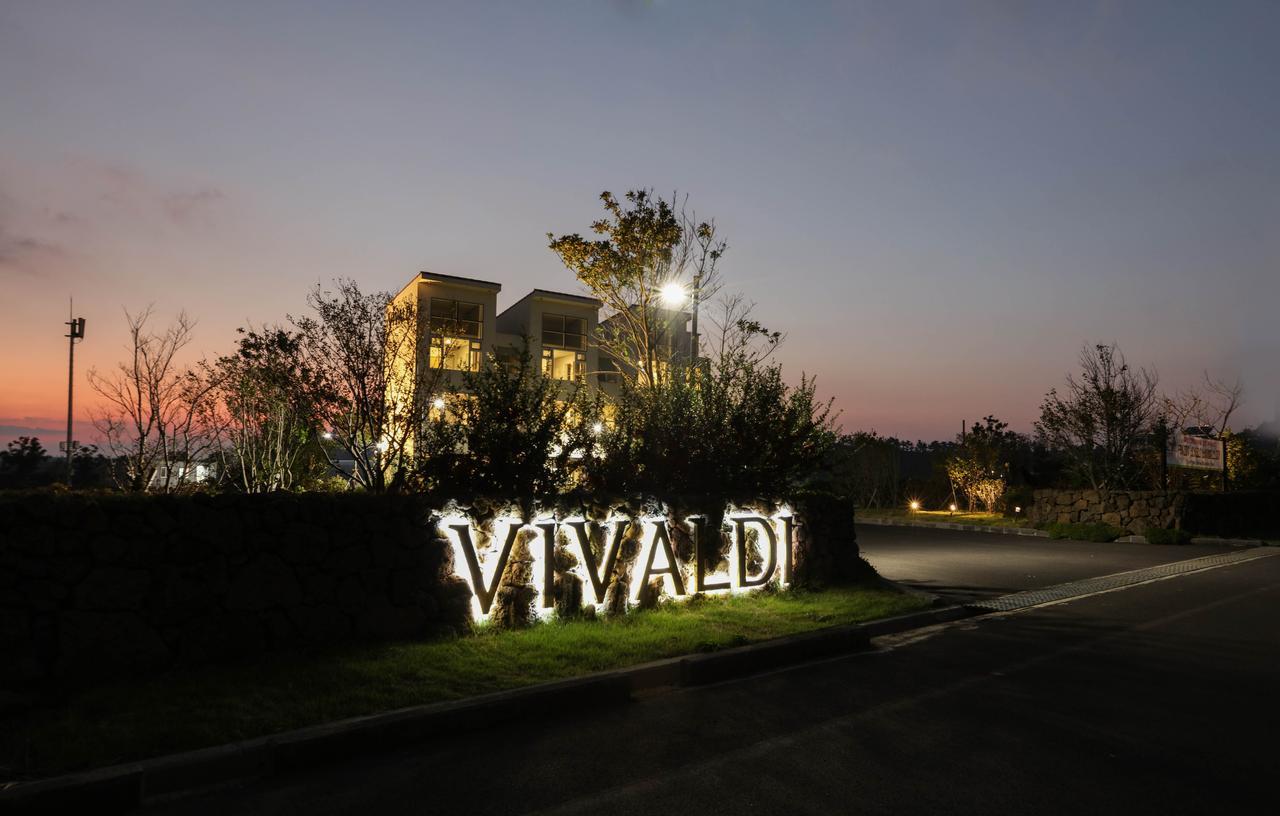 Casa De Vivaldi Hotel Сеогвипо Екстериор снимка