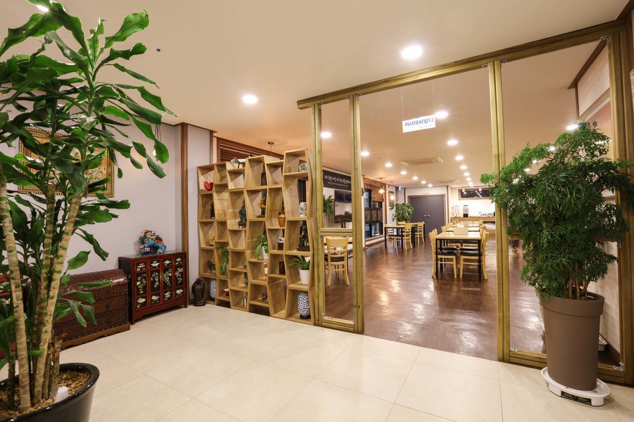 Casa De Vivaldi Hotel Сеогвипо Екстериор снимка