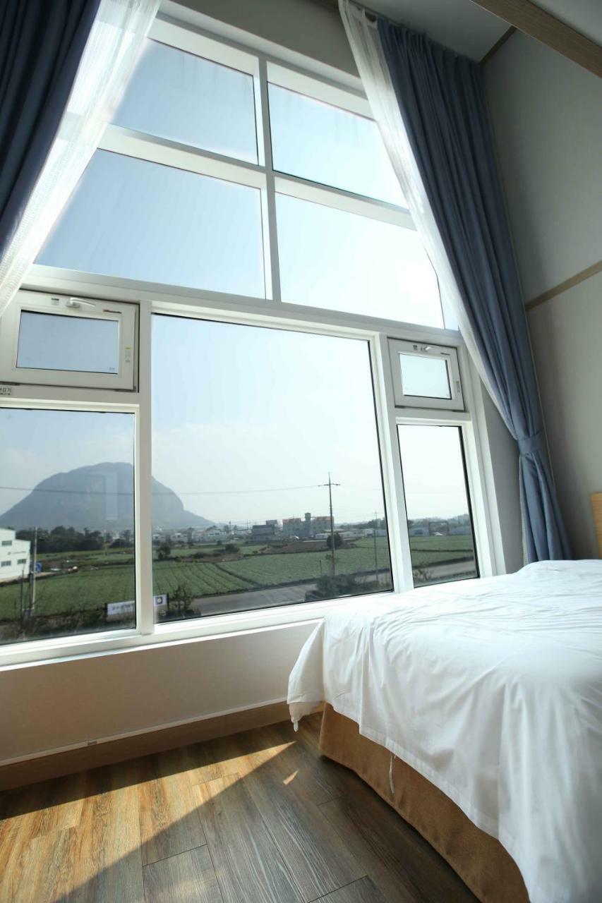 Casa De Vivaldi Hotel Сеогвипо Екстериор снимка