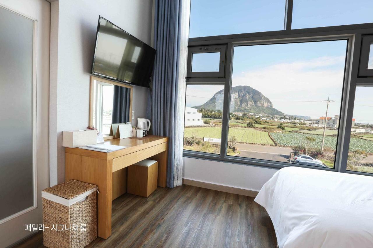 Casa De Vivaldi Hotel Сеогвипо Екстериор снимка